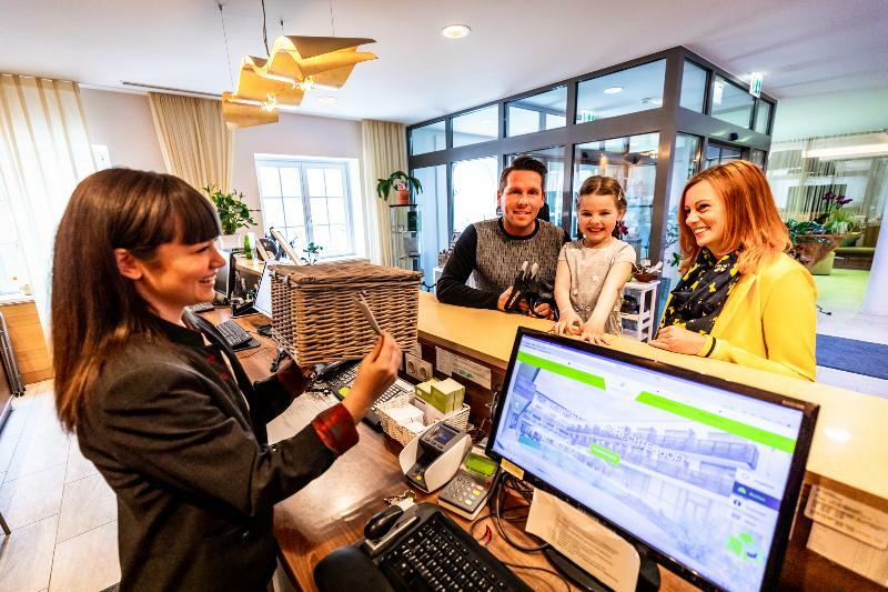 Lambrechterhof - Das Naturparkhotel Sankt Lambrecht Ngoại thất bức ảnh